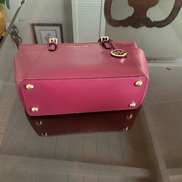 Michael Kors Signature Jet Set East West Top Zip Tote Red Leather Purse NWOT - Picture 3 of 8